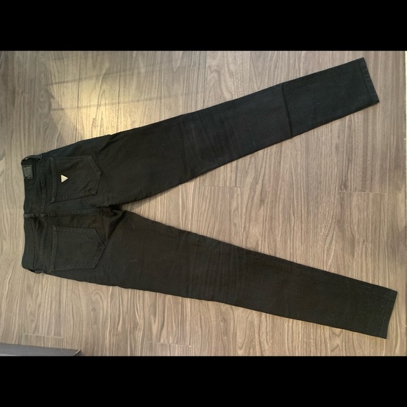 Black guess jeans worn a few times in good condition - Picture 4 of 4